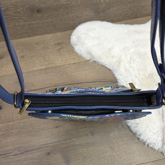 Anuschka Hand Painted Lady Liberty Statue Blue New York Cityscape Crossbody Bag - Picture 5 of 16